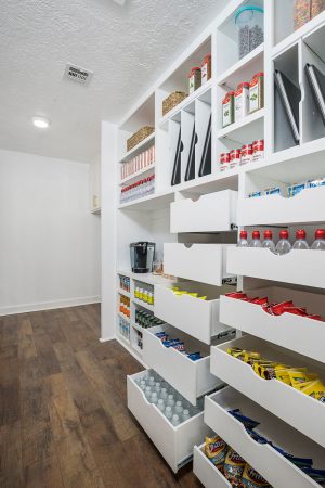102604 Modern White Pantry With Drawers And Laminate Floor