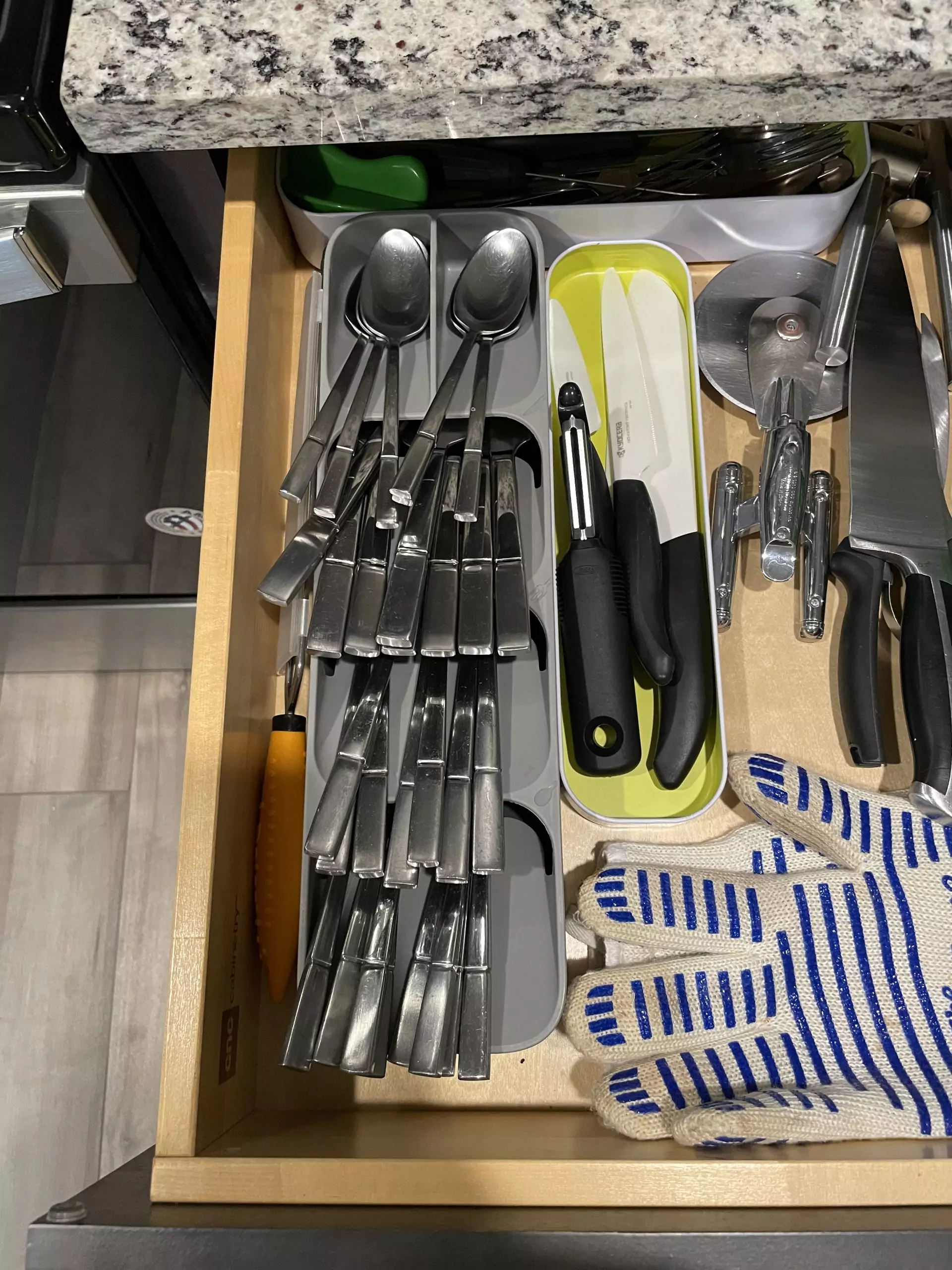 favorite amazon kitchen finds cutlery-organizer