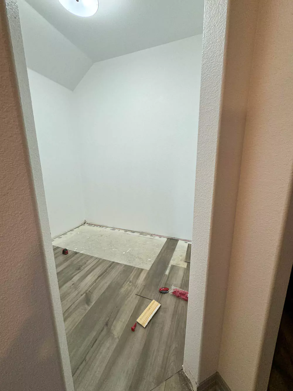 Fitting Vinyl Flooring