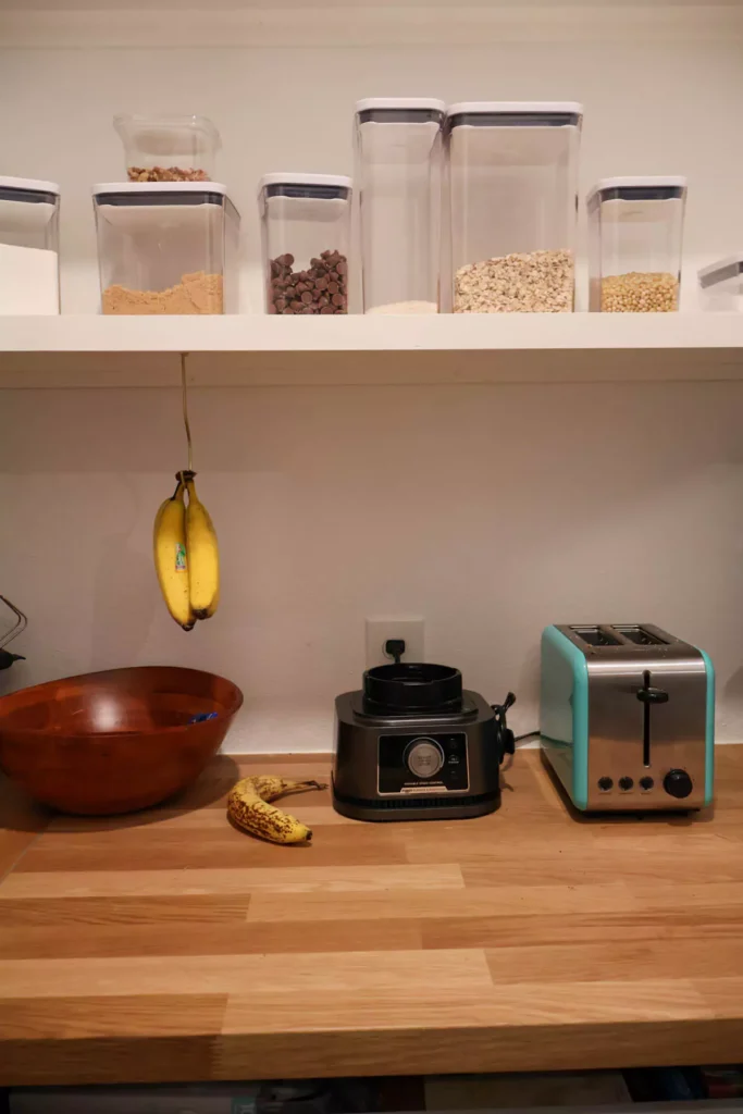 Airtight food storage containers