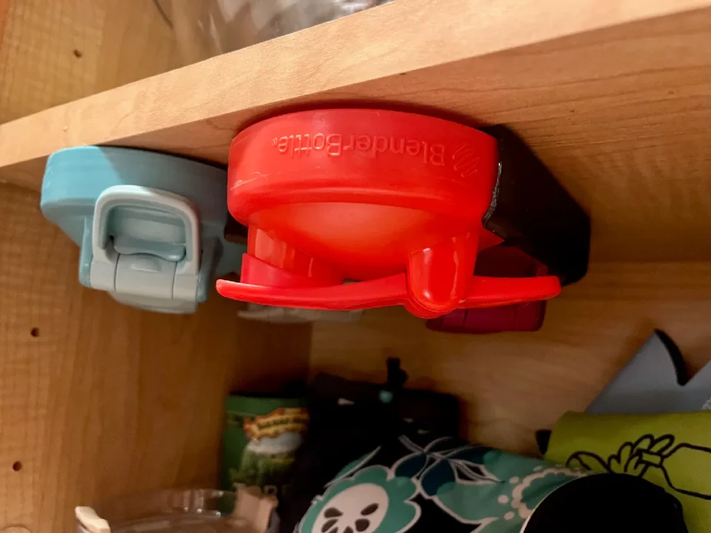Blender Bottle Lid Holder
